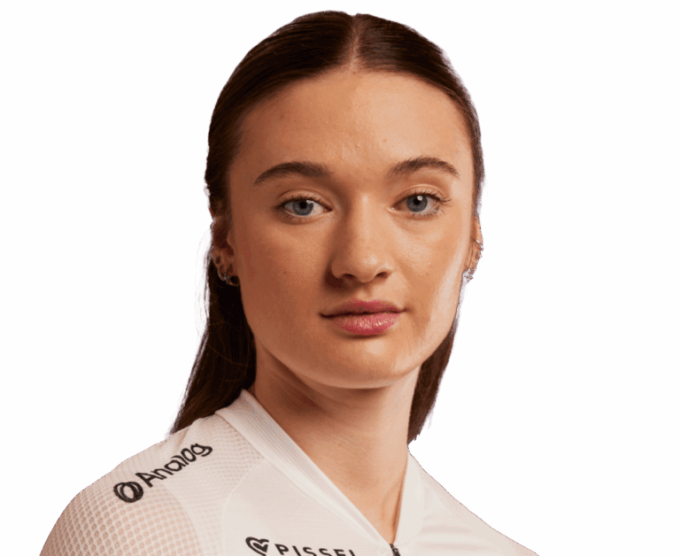 Abigail Miller lors d’une course cycliste féminine, victorieuse de la Classique Morbihan 2026