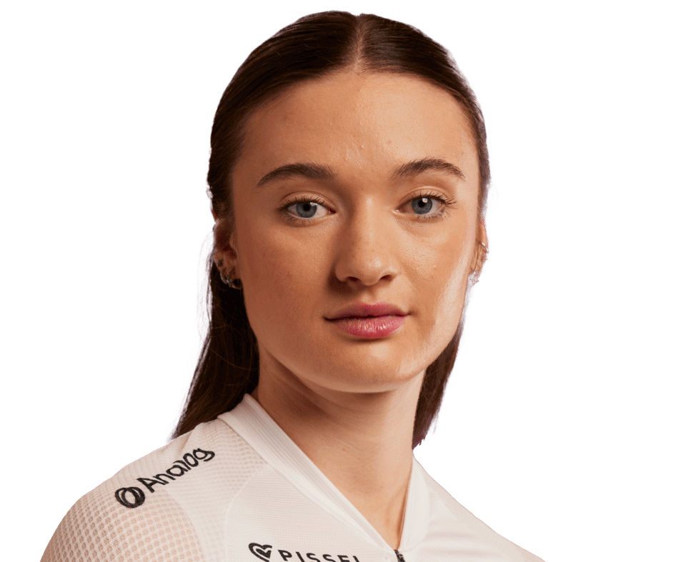 Abigail Miller lors d’une course cycliste féminine, victorieuse de la Classique Morbihan 2026