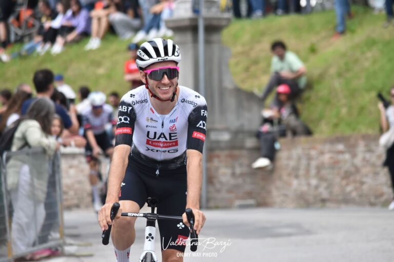 Adam Yates leader de UAE Team Emirates-XRG pour le Giro d’Italia 2026