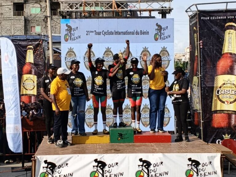 Podium du Grand Prix des Amazones avec Awa Bamogo vainqueure