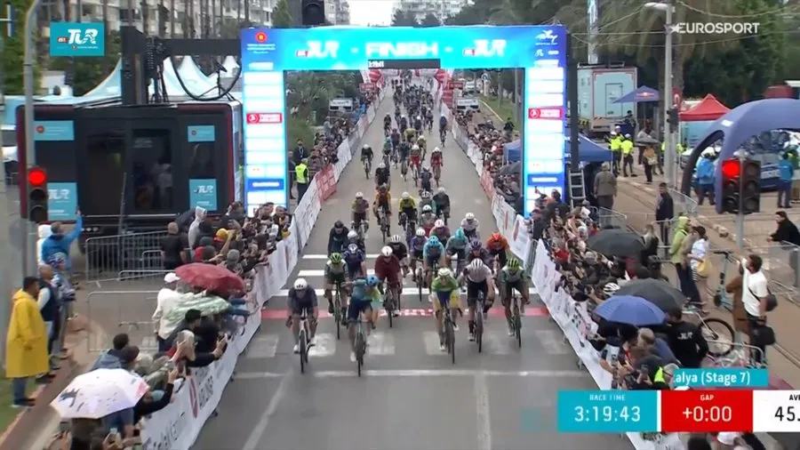Davide Ballerini remporte la 7ème étape du Tour de Turquie.