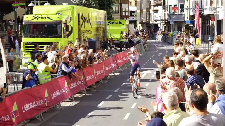Paula Blasi remporte le Durango Durango Emakumeen Saria 2026 devant Evita Muzic.