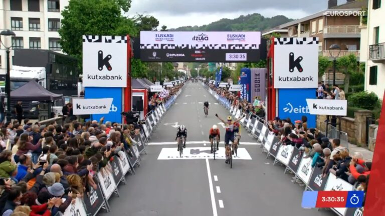 Mischa Bredewold lors d’une course cycliste féminine