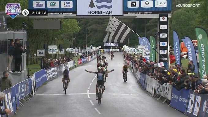 Eline Jansen après sa victoire au Grand Prix du Morbihan Femmes