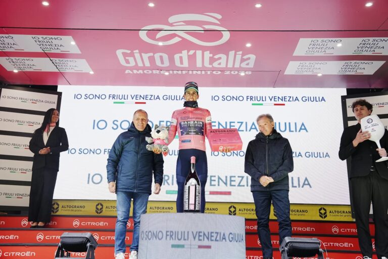 Afonso Eulalio avec le maillot rose du Giro d’Italia