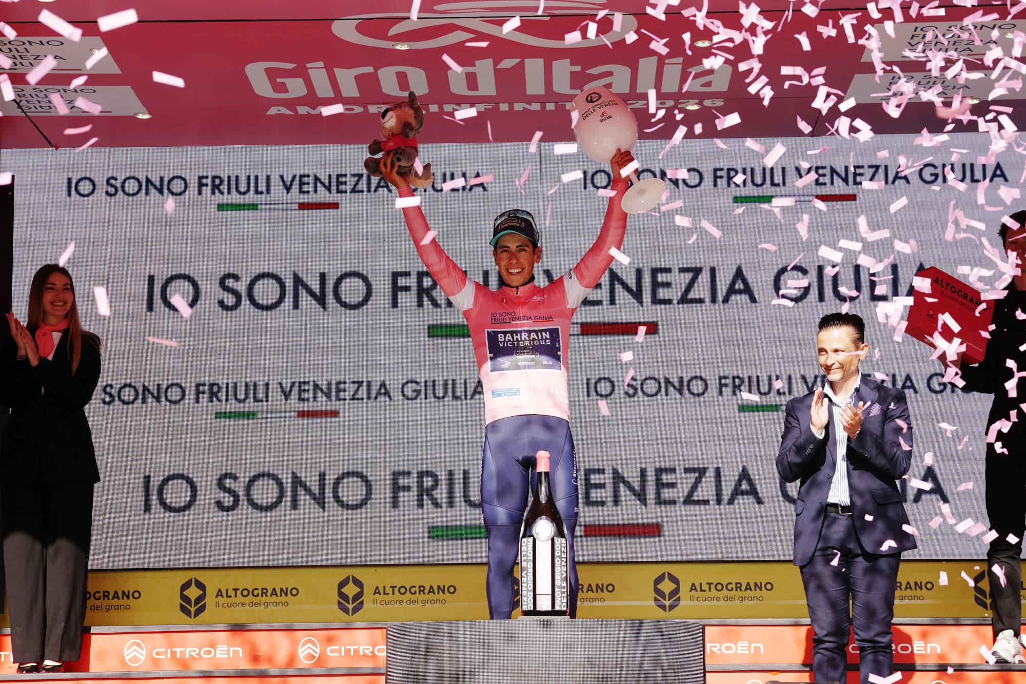 Afonso Eulalio avec le maillot rose sur le Giro d’Italia.