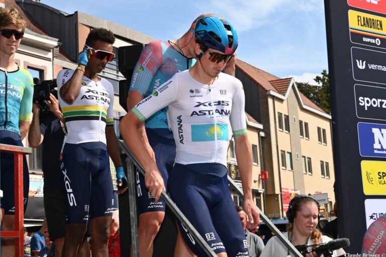 Yevgeniy Fedorov après sa victoire au Baku–Khankendi Azerbaijan Cycling Race