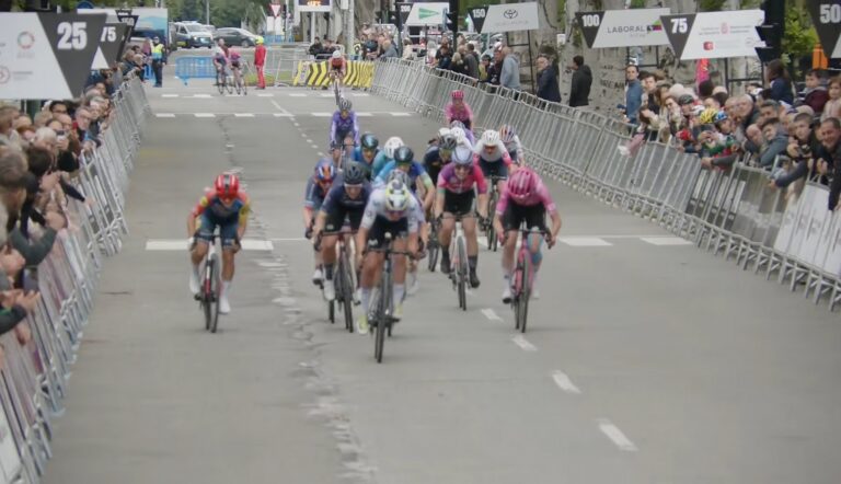Cat Ferguson remporte la Navarra Elite Classics 2026 devant Ruby Roseman-Gannon