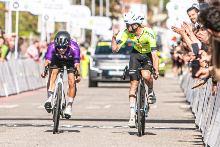 Alexis Guerin franchit la ligne d’arrivée de la 3ème étape du GP Anicolor au sprint