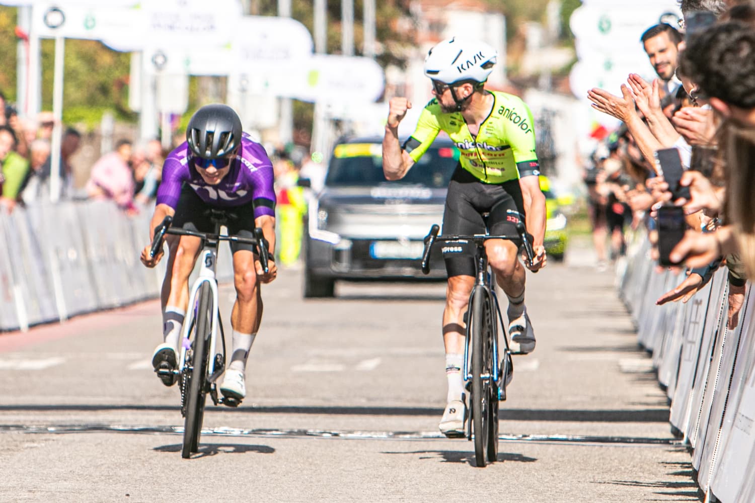 Alexis Guerin franchit la ligne d’arrivée de la 3ème étape du GP Anicolor au sprint