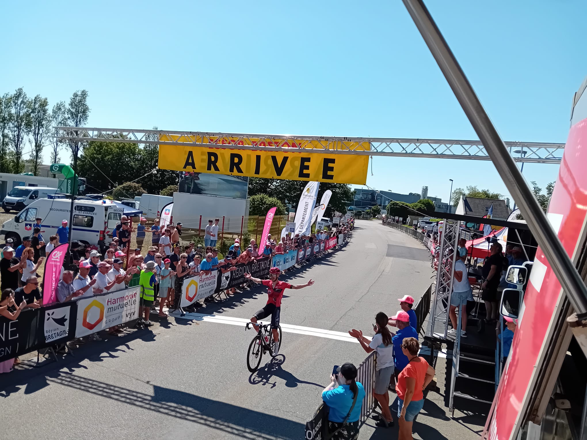 Hugo Théot vainqueur de la 4e étape de l’Essor Breton, Léo David lauréat du classement général final