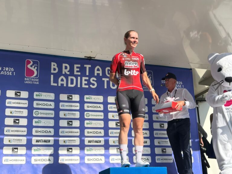 Sandrine Tas lors d’une course cycliste féminine.
