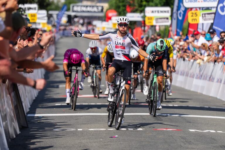 Benoit Cosnefroy vainqueur de la 2e étape des Boucles de la Mayenne 2026.