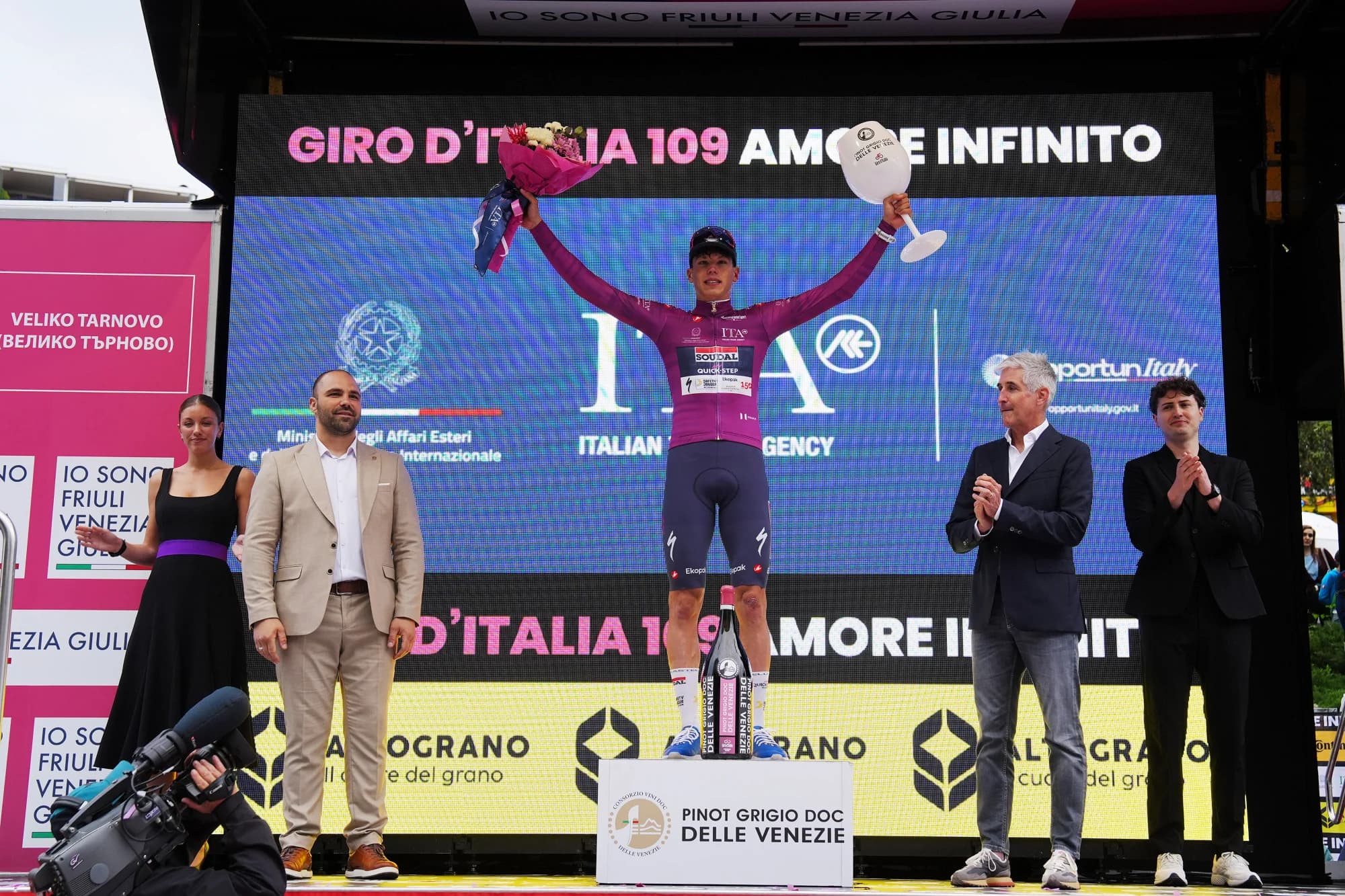 Paul Magnier avec le maillot cyclamen sur le Giro d’Italia 2026