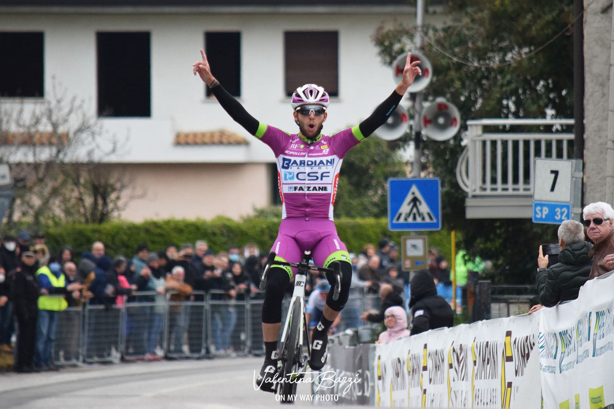 Les coureurs Bardiani-CSF 7 Saber avant le Giro 2026