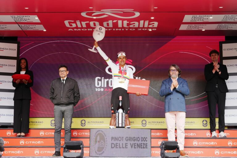 Jhonatan Narvaez lors d’une course cycliste professionnelle.