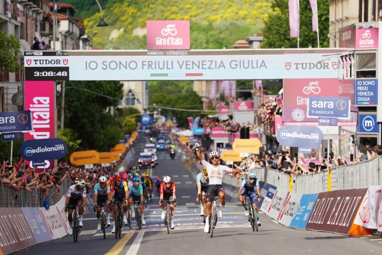 Jhonatan Narvaez réagit après sa victoire sur la 4e étape du Giro d’Italia