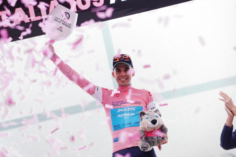 Giro Thomas Silva avec le maillot rose après la 3e étape
