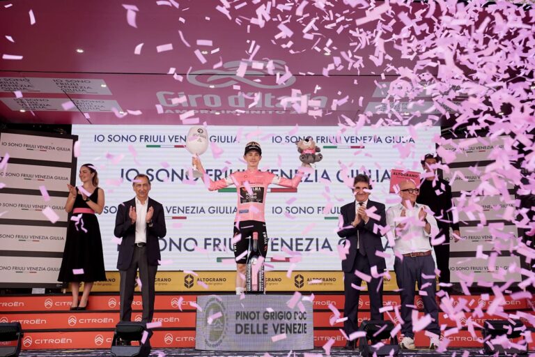 Jonas Vingegaard porteur du Maglia Rosa sur le Giro d’Italia