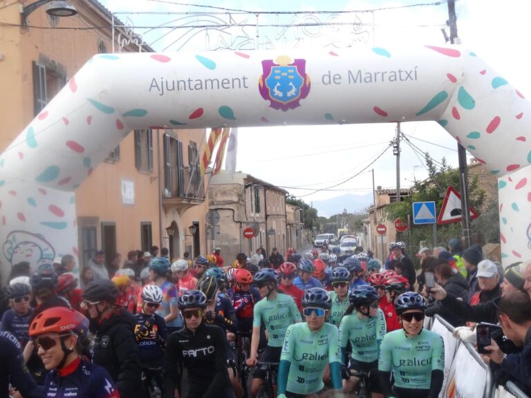 Peloton féminin lors d’une course sur route