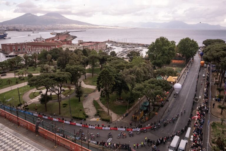 Le peloton du Giro d’Italia lors d’une étape de montagne.