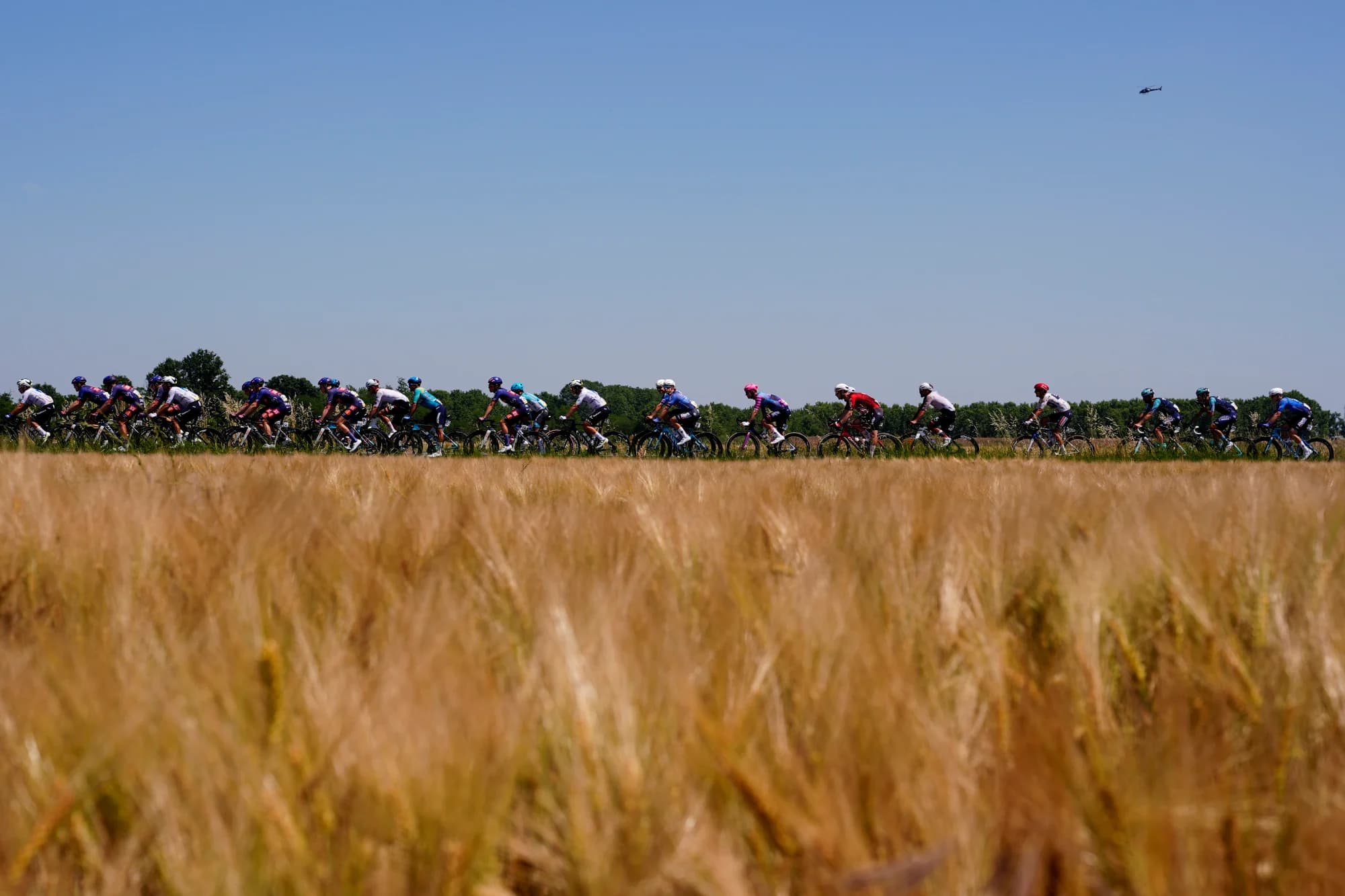 peloton avant la 16e étape du Giro d’Italia entre Bellinzona et Cari