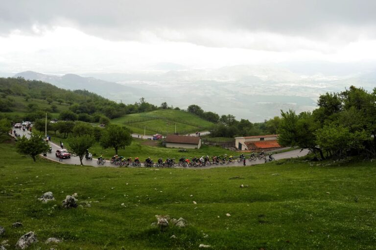peloton du Giro avant la 6e étape