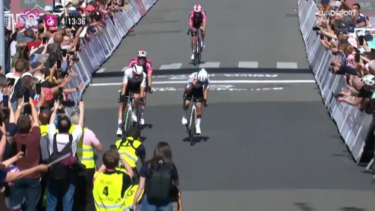 Victor Papon lors d’une course cycliste professionnelle