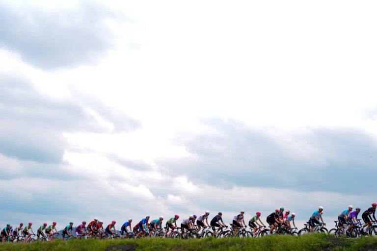 Peloton du Giro d’Italia 2026 lors de la Grande Partenza en Bulgarie