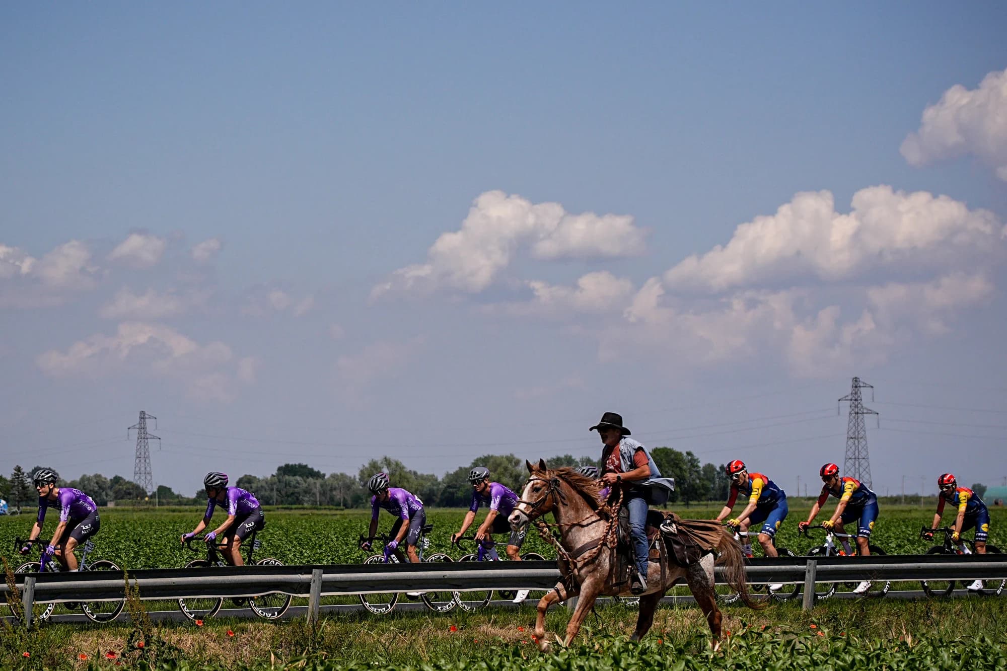 peloton avant la 11e étape du Giro d’Italia entre Porcari et Chiavari.