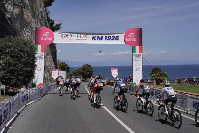 peloton avant la 13e étape du Giro d’Italia entre Alessandria et Verbania