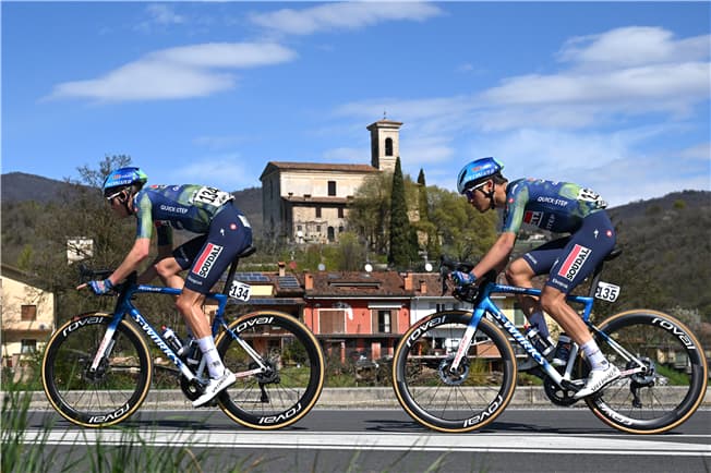 Henrique Bravo avec Soudal Quick-Step Devo avant son retour en compétition