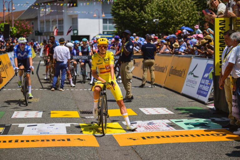 Le peloton du Tour de France 2026 lors d’une étape de montagne dans les Pyrénées