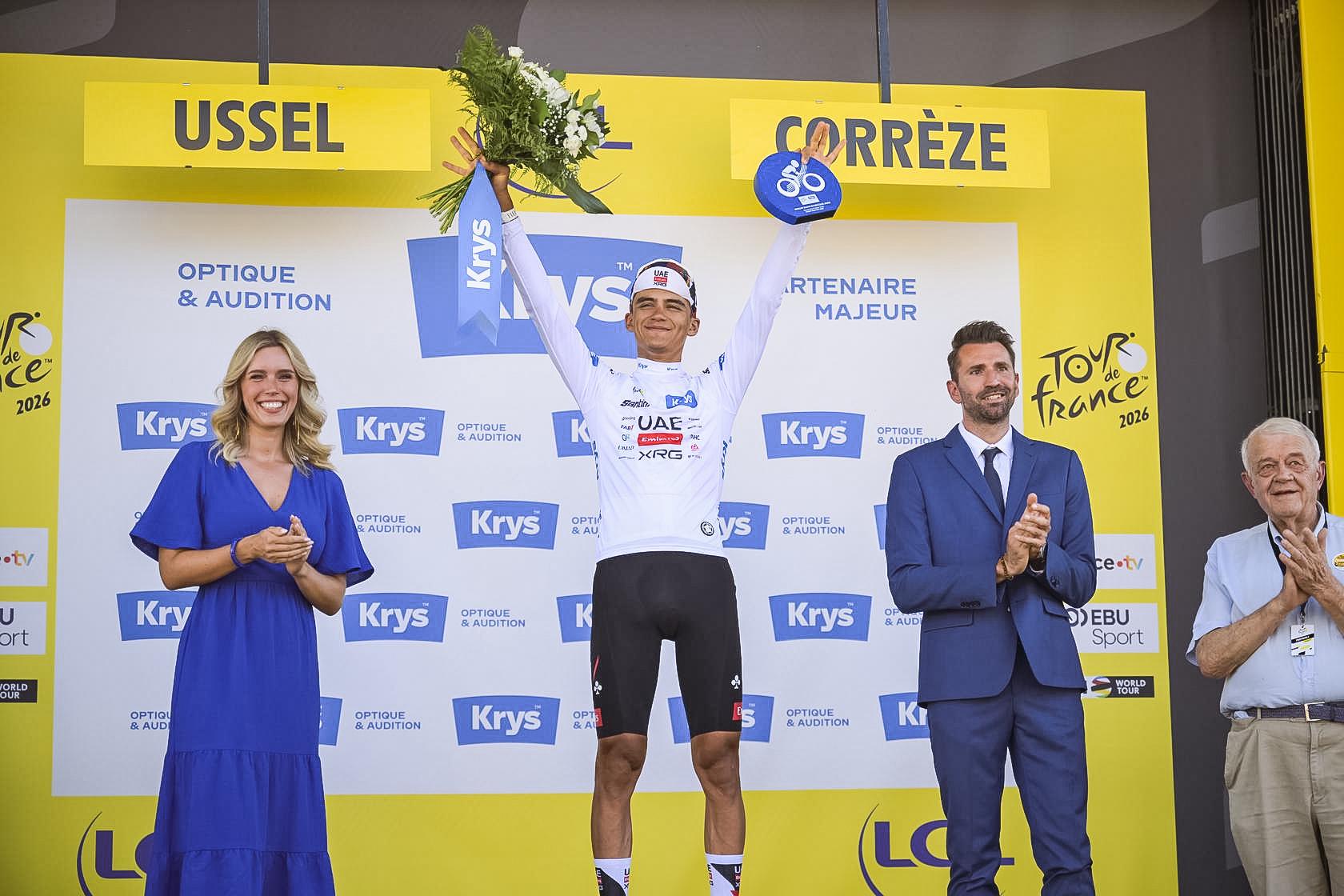 Isaac Del Toro avec le maillot blanc du Tour de France 2026
