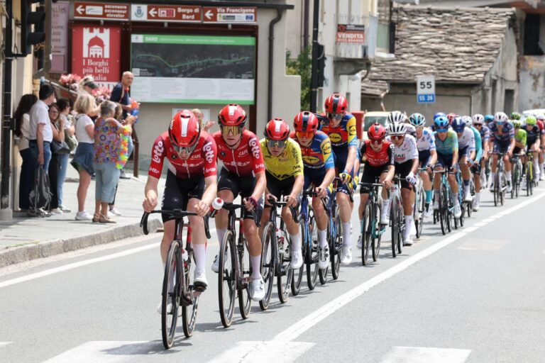 Peloton du Giro Valle d’Aosta