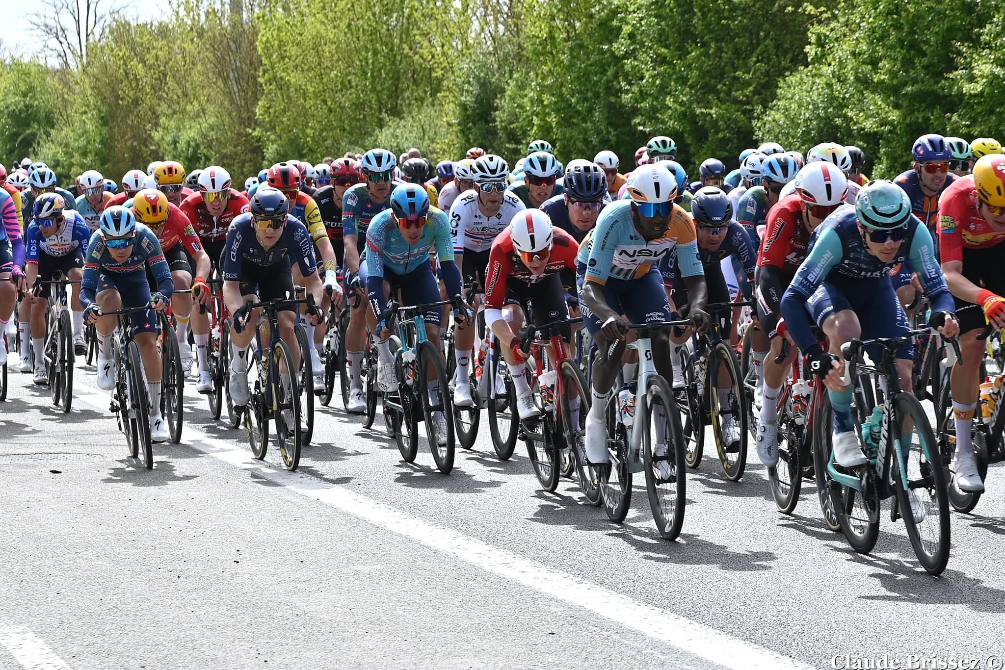 Biniam Girmay avec NSN Cycling Team avant le départ du Tour de France à Barcelone