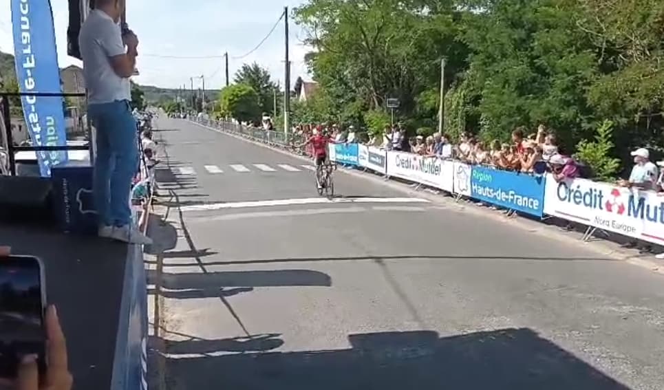 Hugo Théot vainqueur du Grand Prix de Nogent-sur-Oise sous les couleurs du Guidon Chalettois