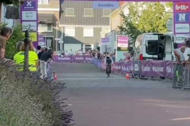 Zoe Backstedt lors du contre-la-montre du Baloise Ladies Tour 2026