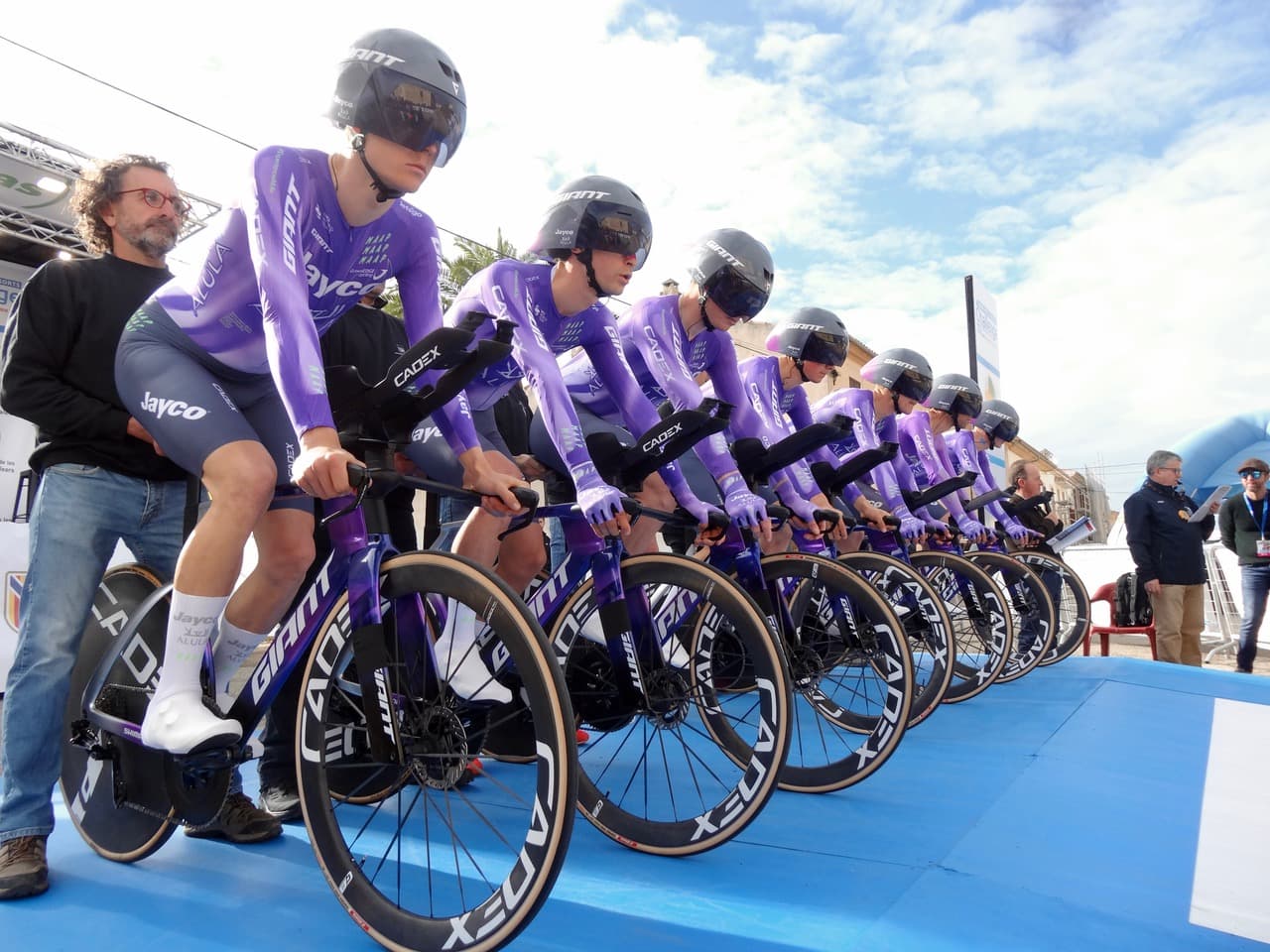 Les coureurs du Tour de France lors d’un chrono par équipes à Barcelone