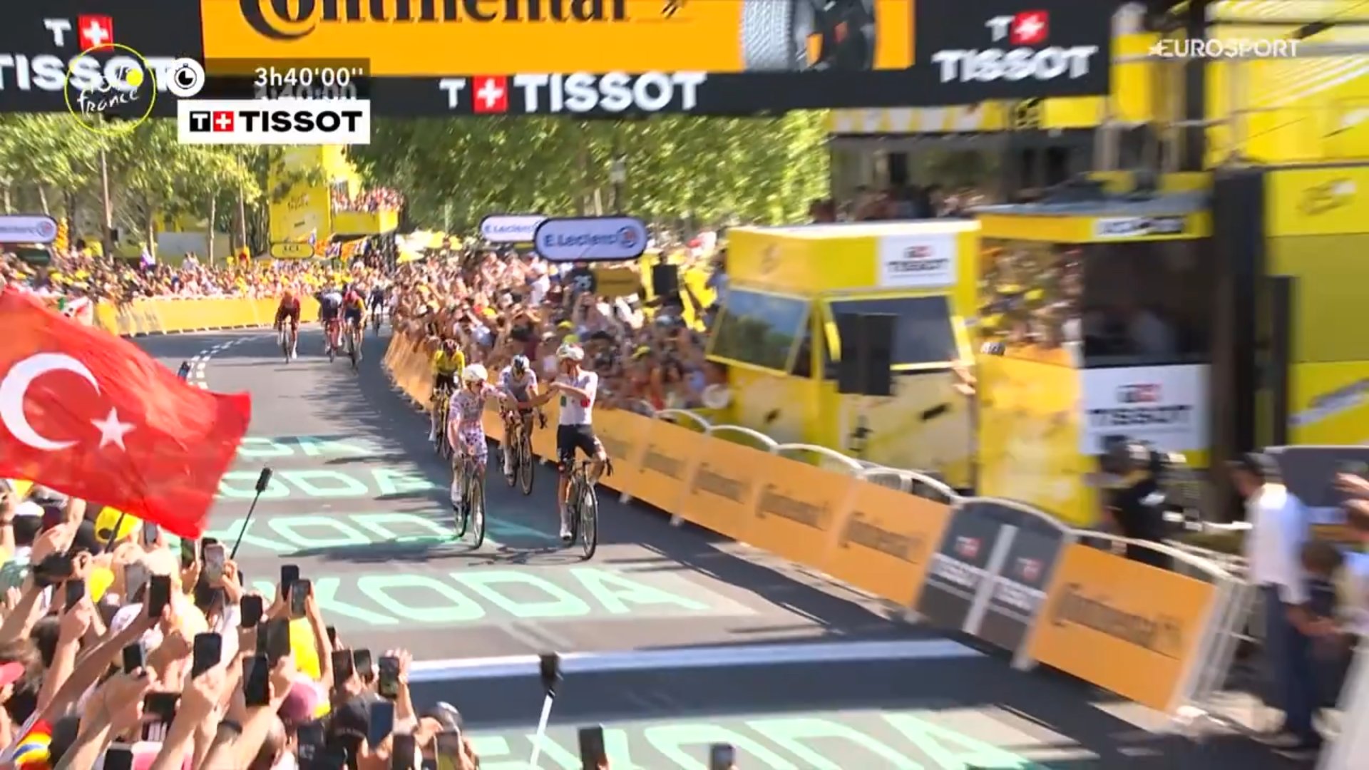 Isaac Del Toro remporte la 2e étape du Tour de France à Barcelone