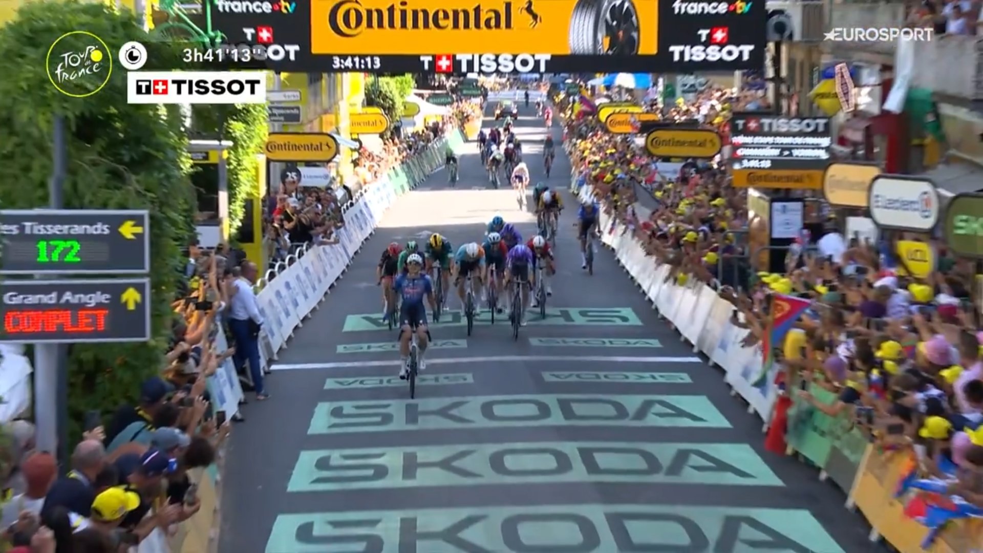 Jasper Philipsen à Voiron après sa victoire lors de la 17e étape du Tour de France 2026