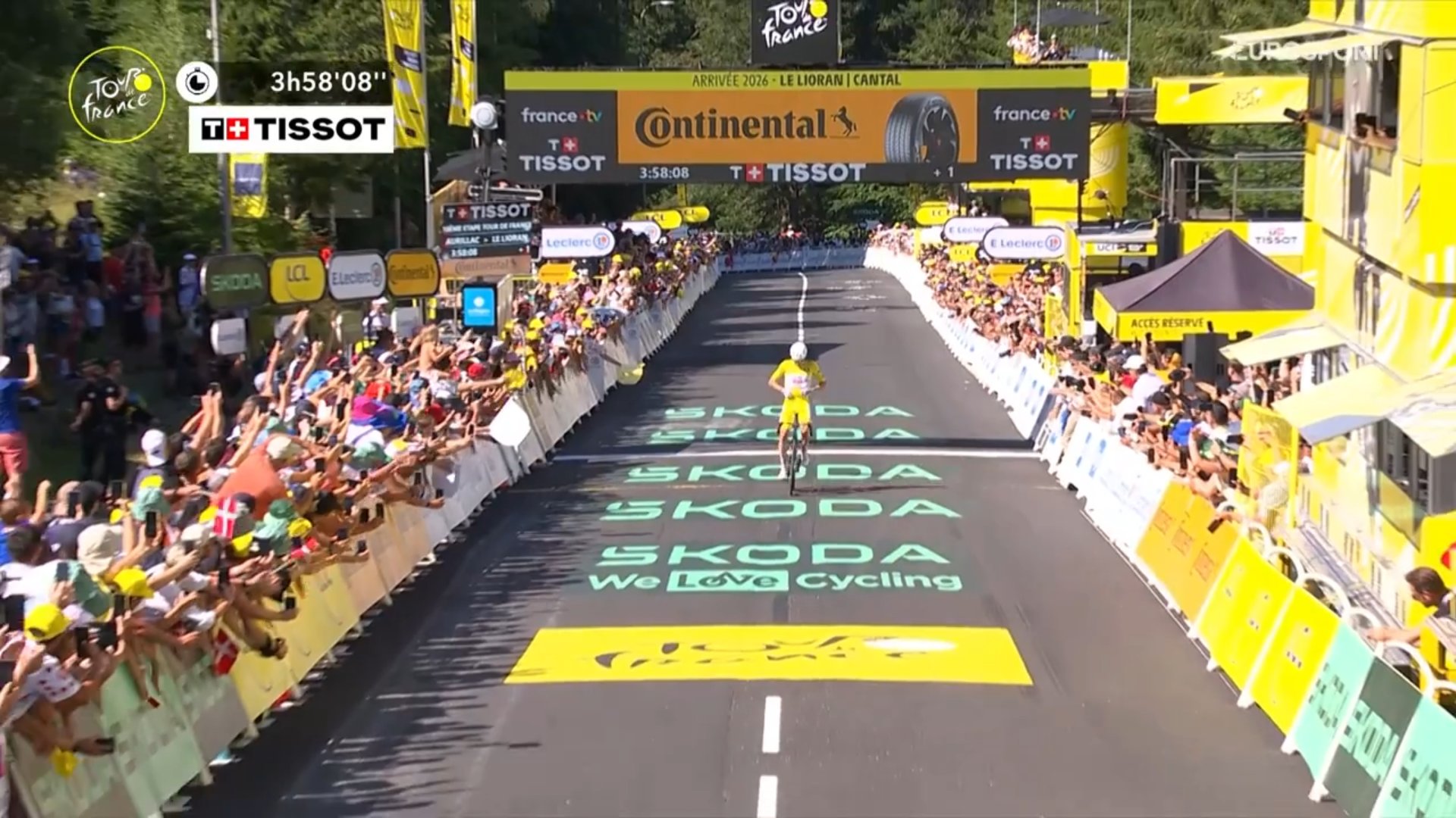 Tadej Pogacar vainqueur de la 10e étape du Tour de France 2026 au Lioran