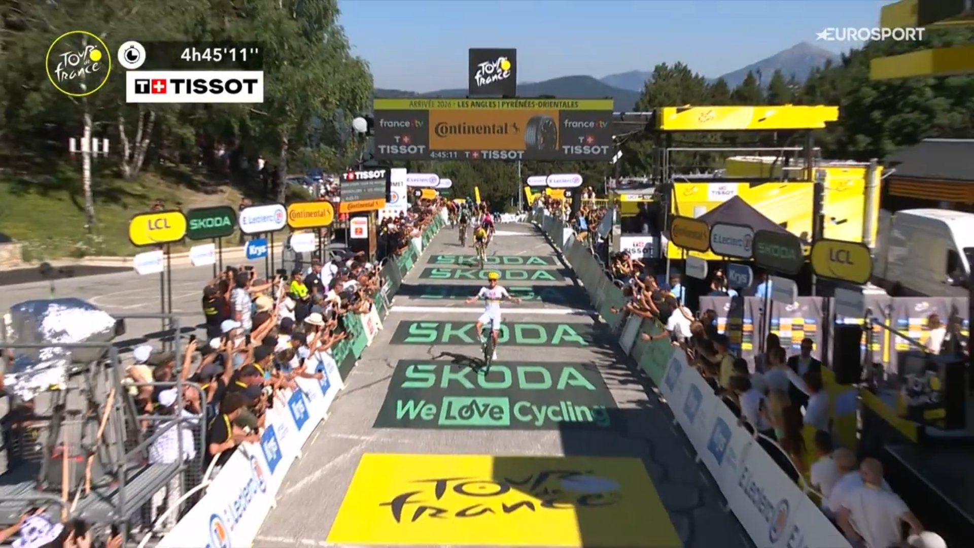 Tadej Pogacar vainqueur de la 3e étape du Tour de France aux Angles