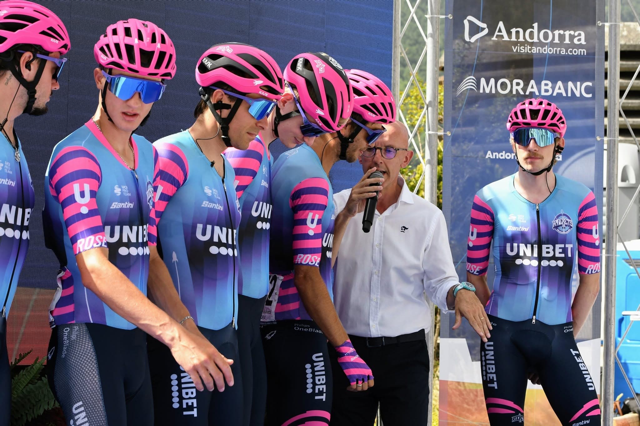 Unibet Rose Rockets face à Caja Rural sur le Tour de France 2026